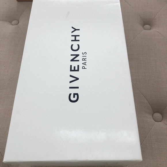 Authentic GIVENCHY  Men’s Lo sneaker - Picture 3 of 8